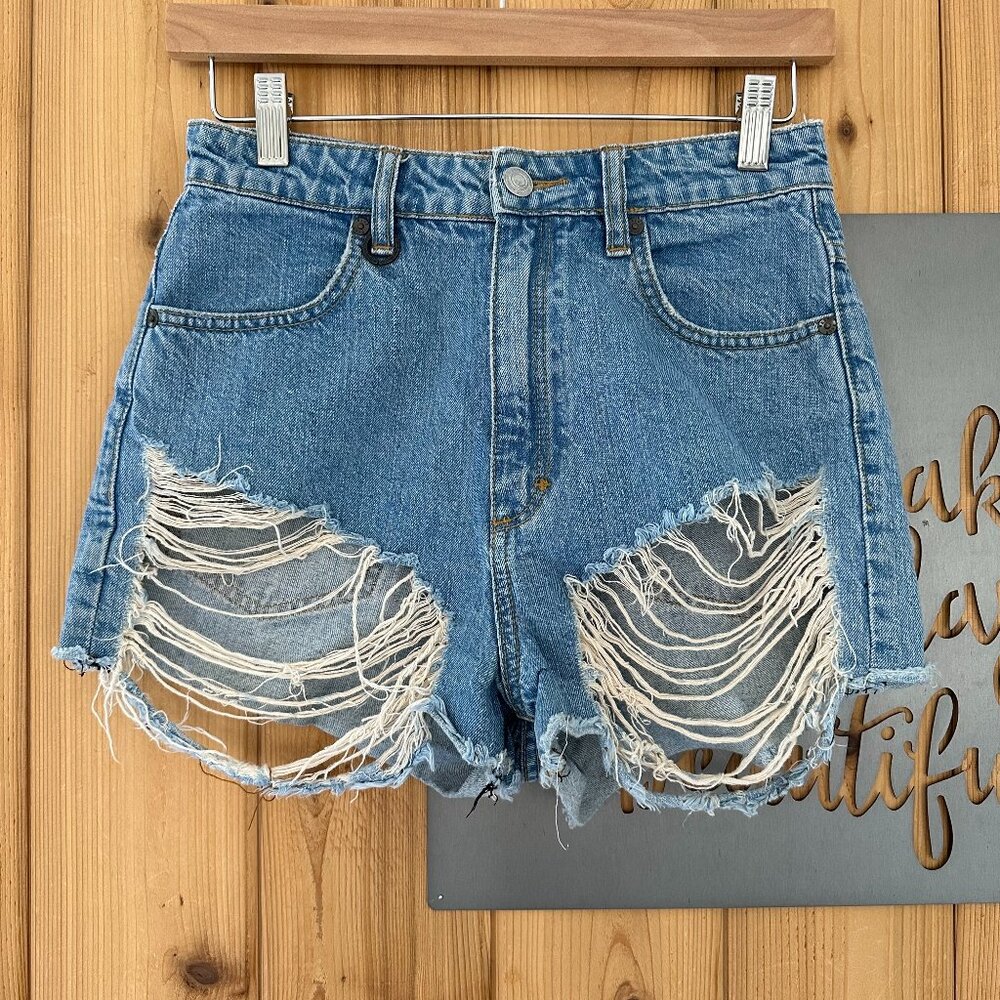 Neuw Size 8/26 Lola Distressed Denim Shorts